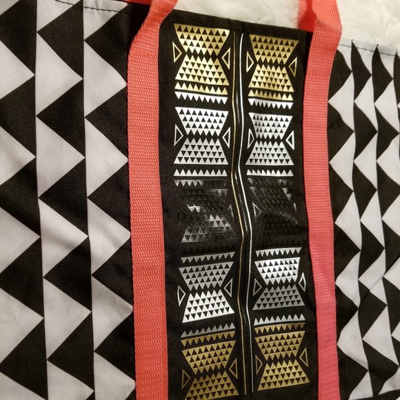 Tote Bag With Metallic Temporary Body Tattoo - Picture 3 of 8